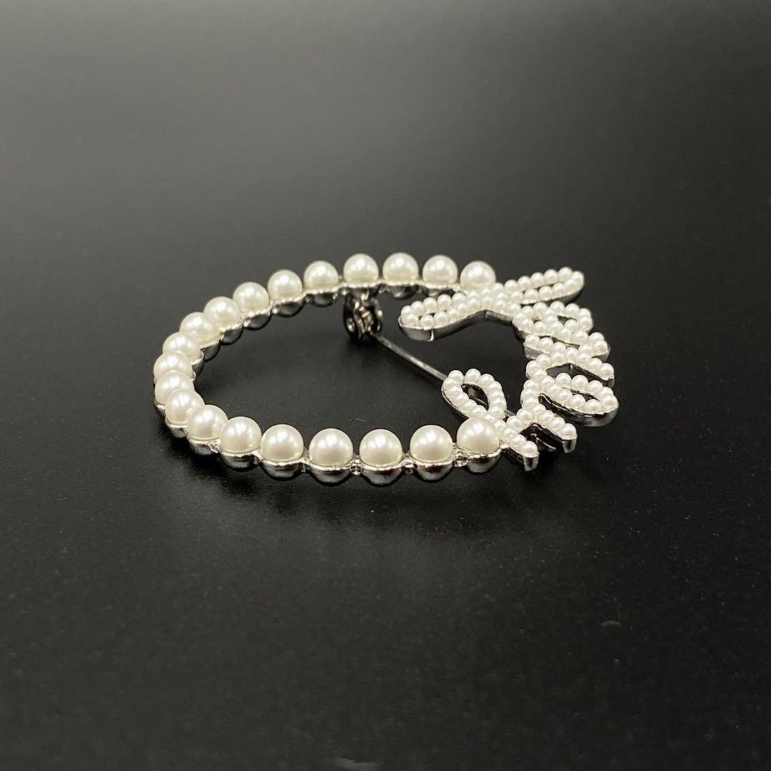 【極美品 現行】 フォクシー パール ロゴ ブローチ 【定価45000円】