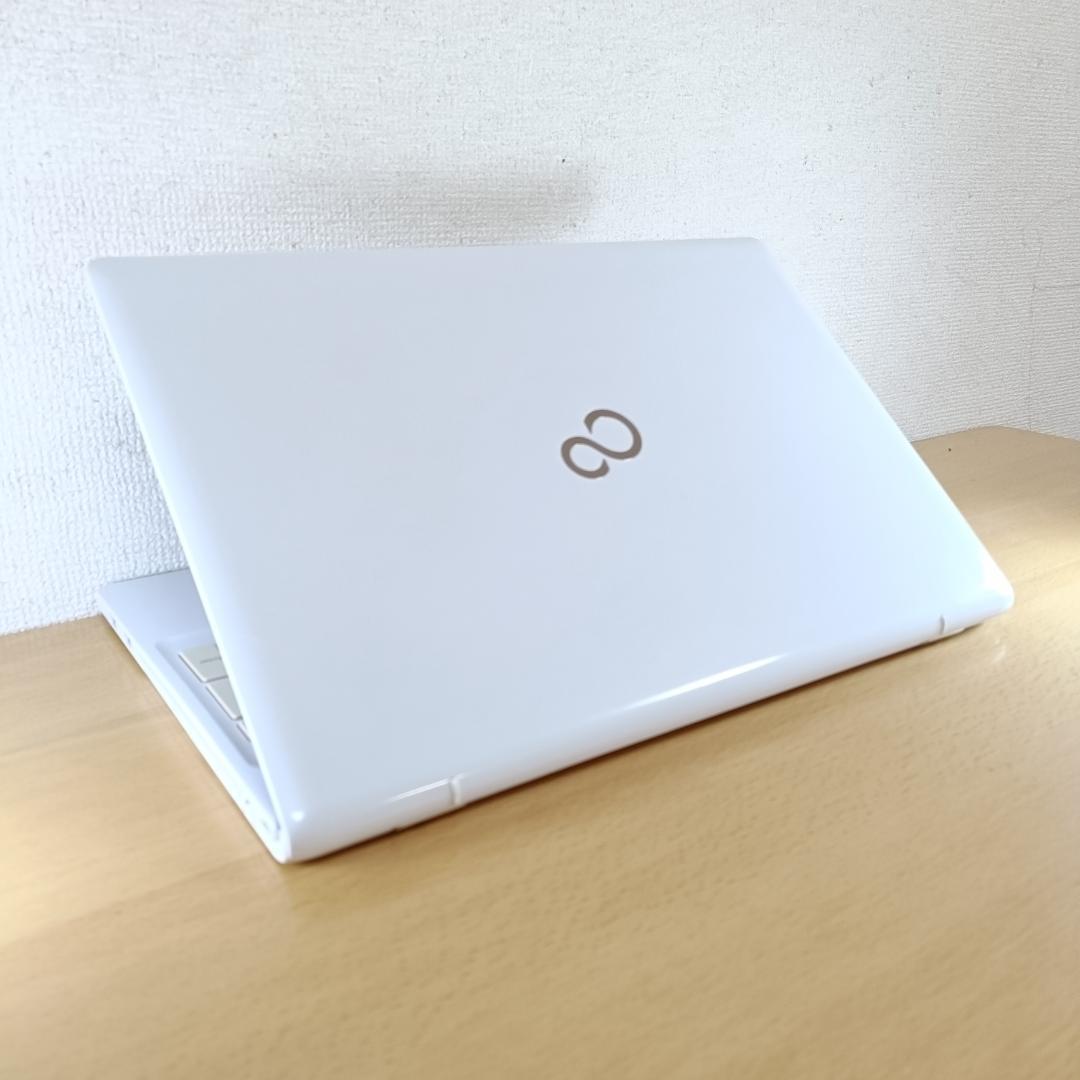 ノートPC Core i7 Windows11 SSD メモリ16GB 富士通