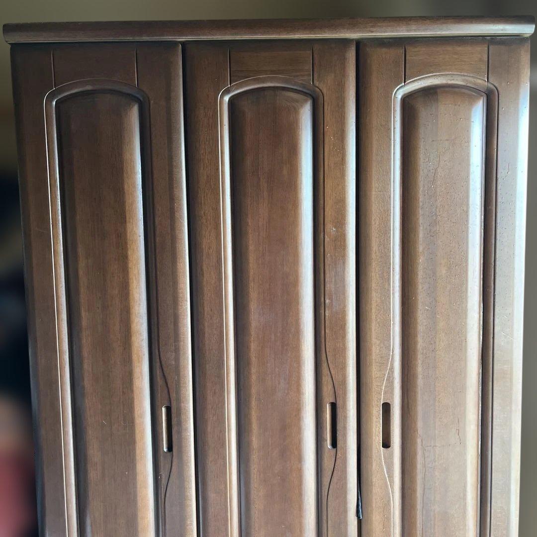 ダークブラウン木製スリットデザイン箪笥