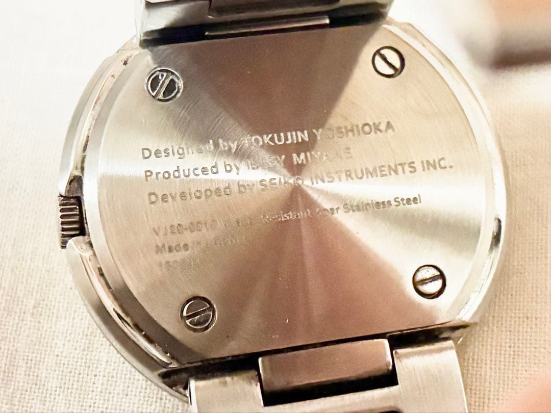 イッセイミヤケISSEY MIYAKE腕時計ＴＯ吉岡徳仁デザイン シルバー