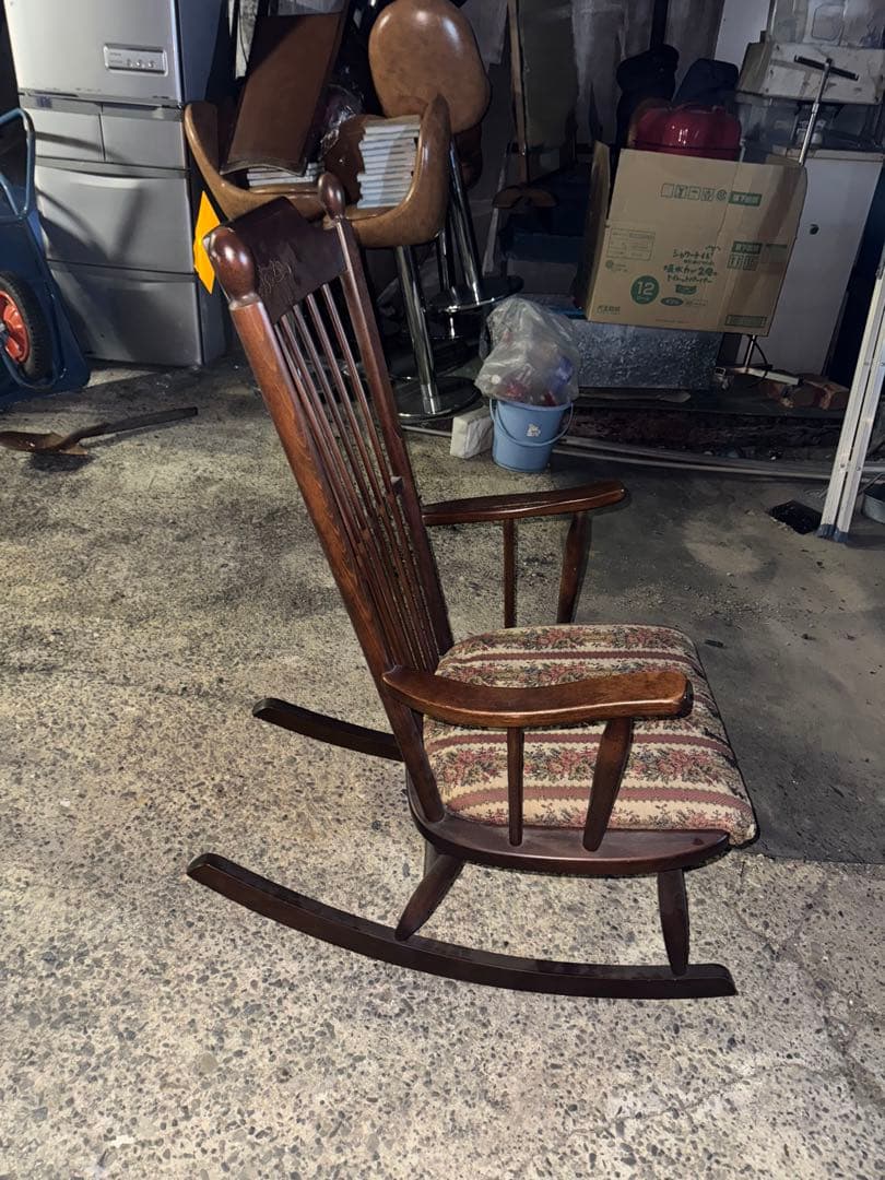 木製ロッキングチェア ストライプ柄クッション付き