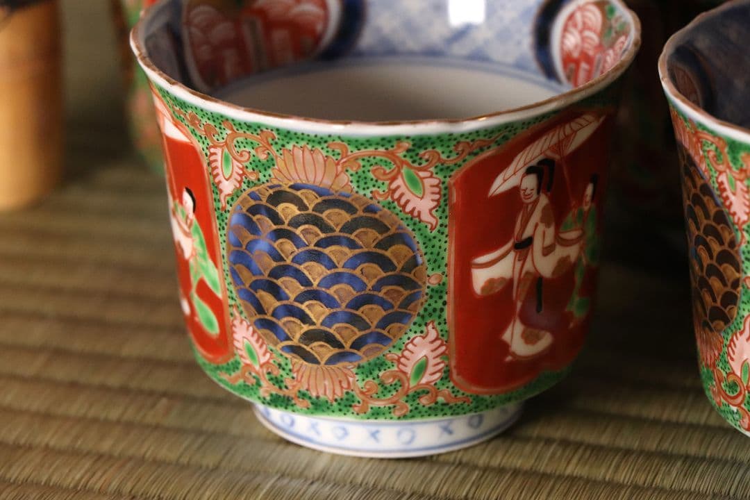 【CM56】古伊万里 色絵 小鉢 向付 八客 人物 青海波 唐草 牡丹 錦手