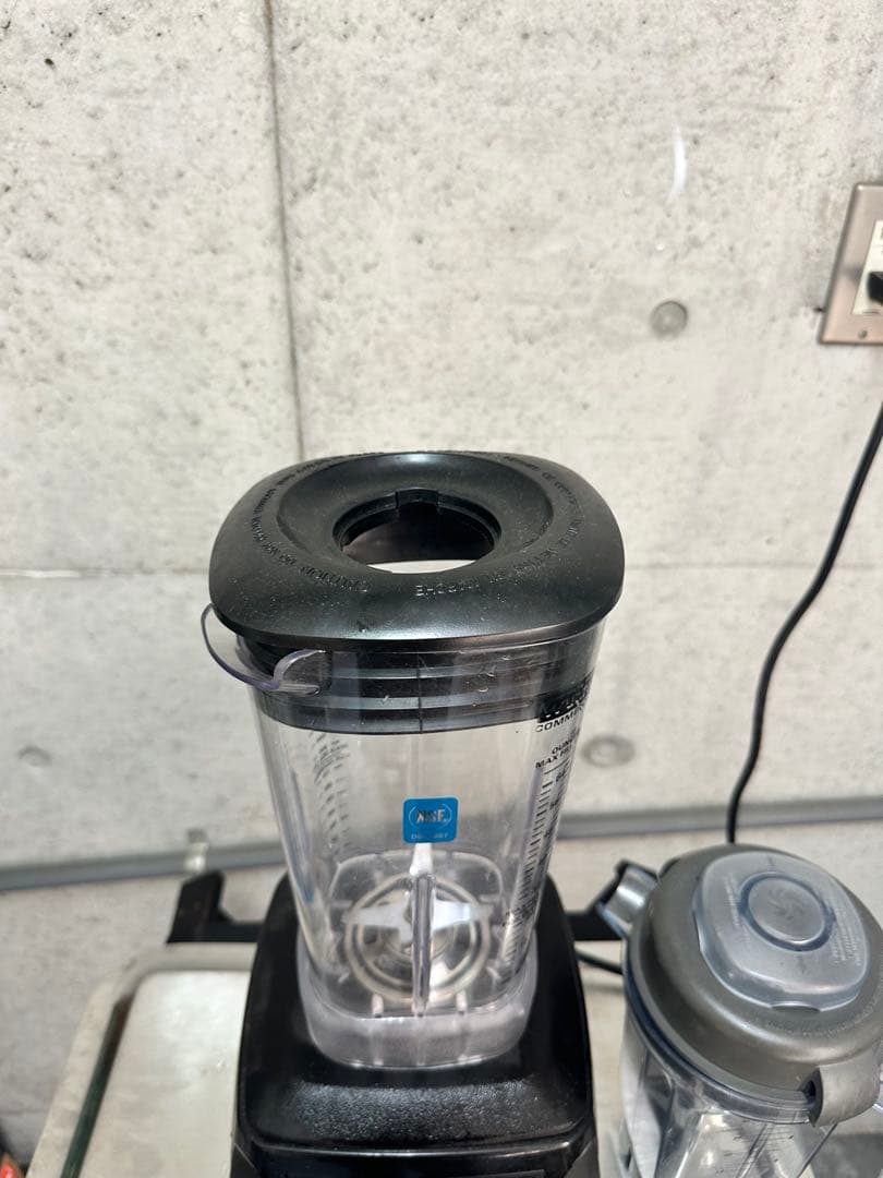 Xtreme ミキサー 2リットル 容器付き　蓋なし