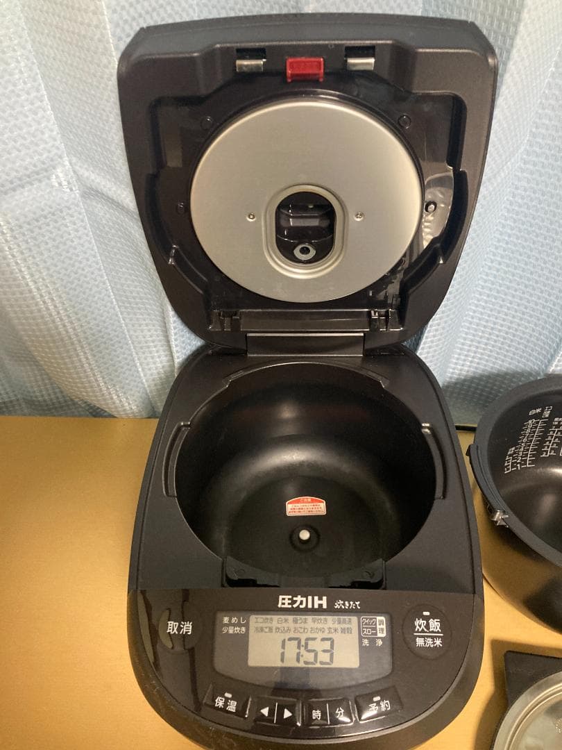 2023年製 タイガー JPV-C180 圧力IH炊飯器 10合炊き