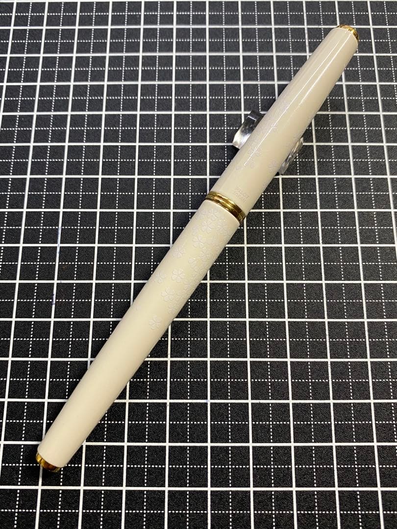 PILOT LADY WHITE SAKURA 万年筆　字幅F