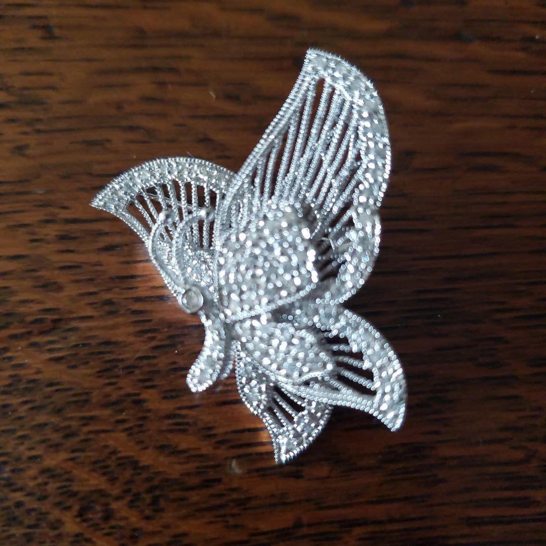 ジュエリーツツミ　蝶　ブローチ