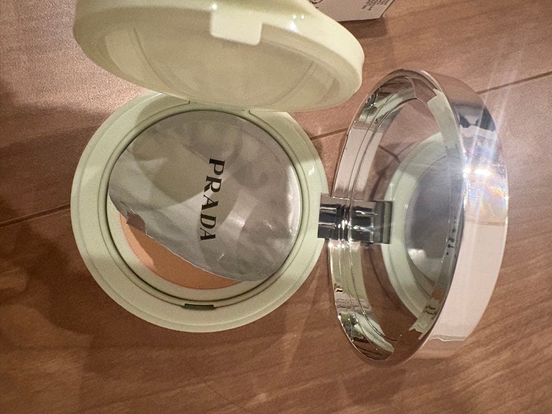 PRADA リヴィール　メッシュ　クッションファンデーション LN5