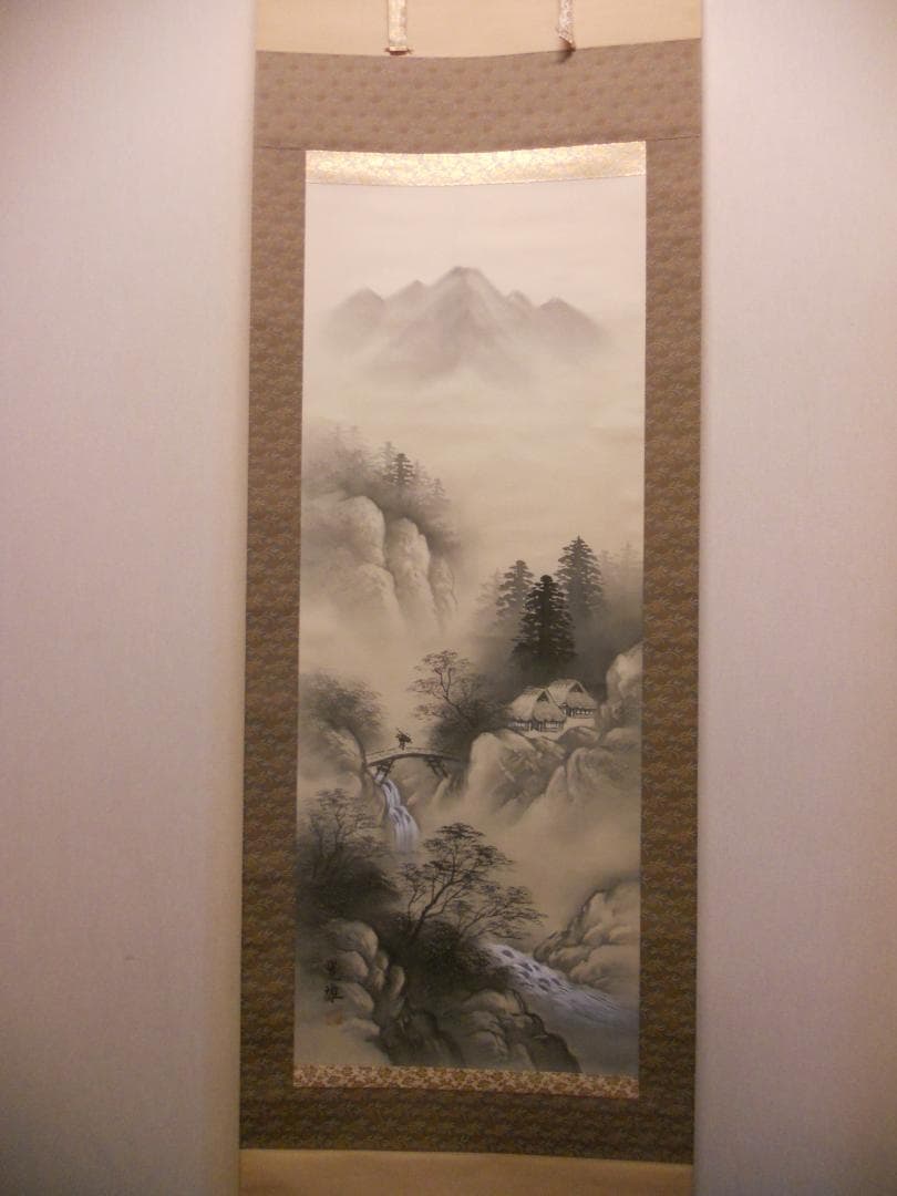 掛け軸 光雄 水墨山水 絹本 希少 軸装 茶道具 掛軸 美品 です。