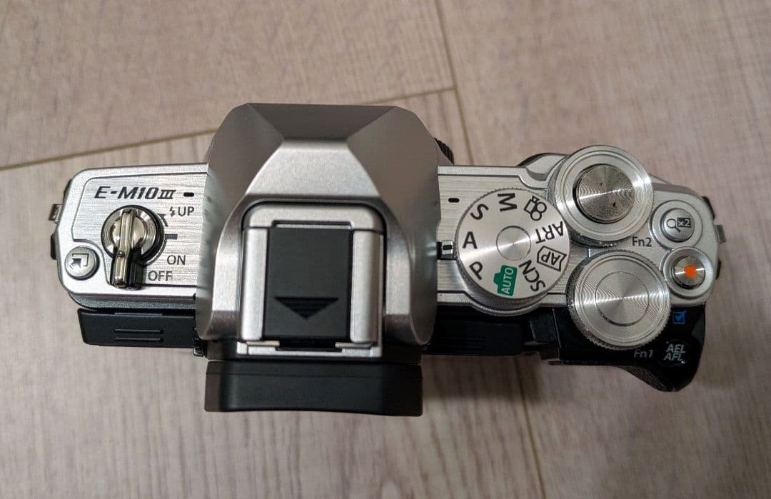 【値下げ中】【おまけ付き】OLYMPUS OM-D E-M10 Mark III