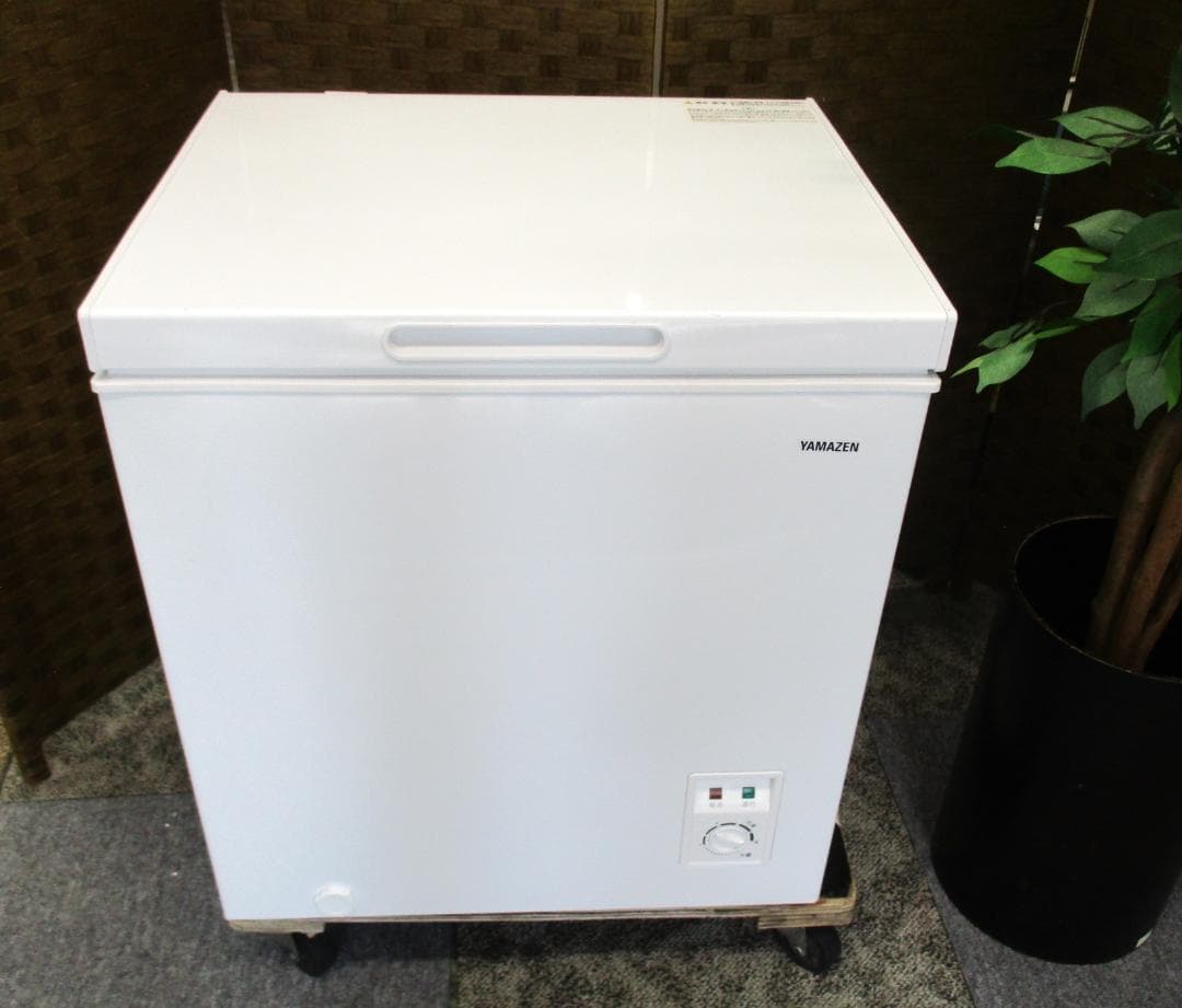 ★山善 電気冷凍庫 YF-C70 66L 小型 ホワイト 上開き 2023年製