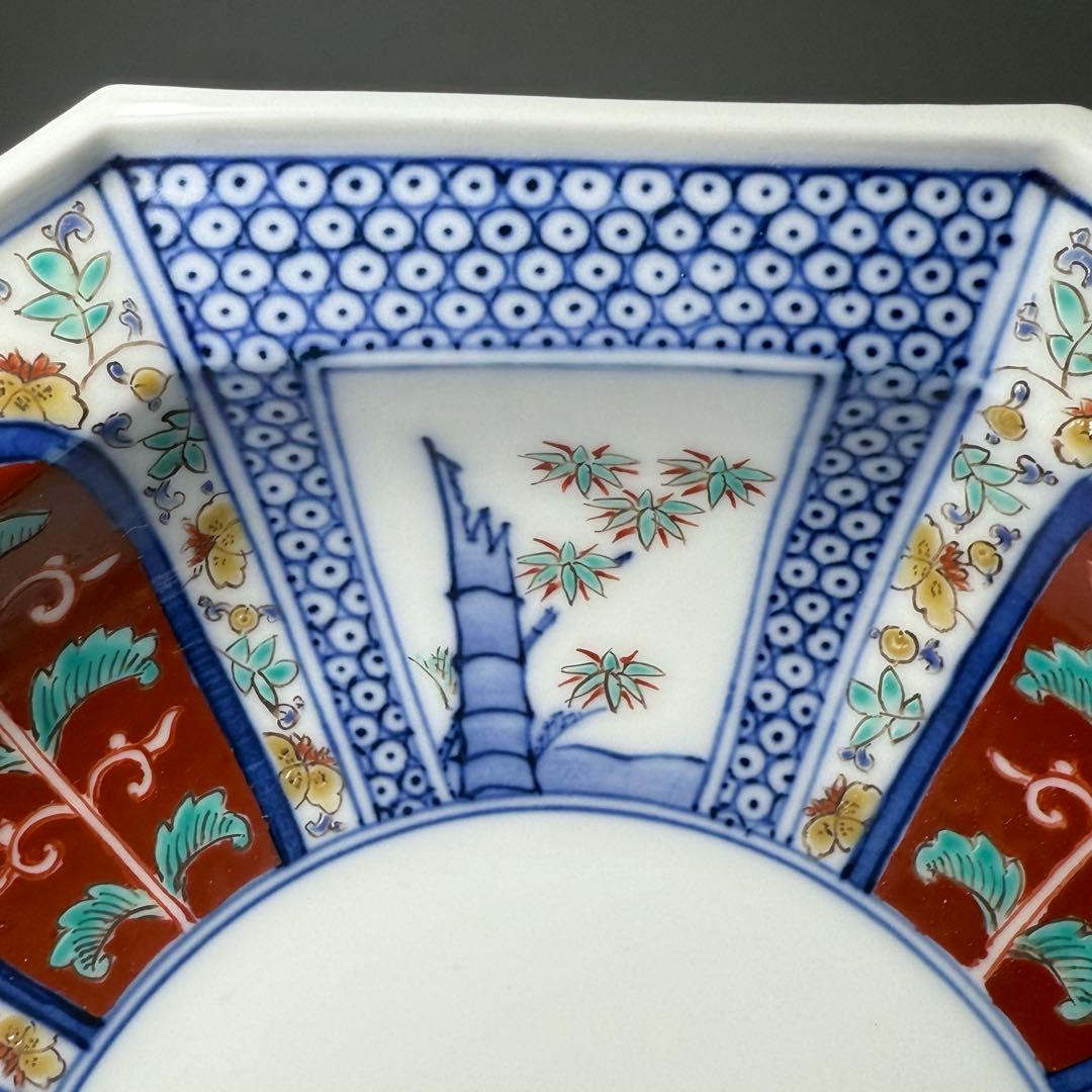 十二代　酒井田柿右衛門　菓子鉢　八角浅小　染錦松竹梅地紋　共箱　定価55万円