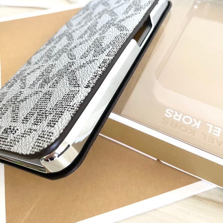 ★ 新品 MICHAEL KORS マイケルコース iPhoneケース ホワイト