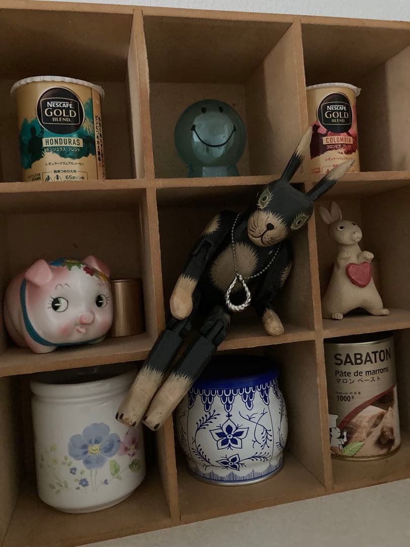 2割お値下げ40年前ブロカント購入ディスプレイラック飾り棚マス目箱柳カゴ5個つき