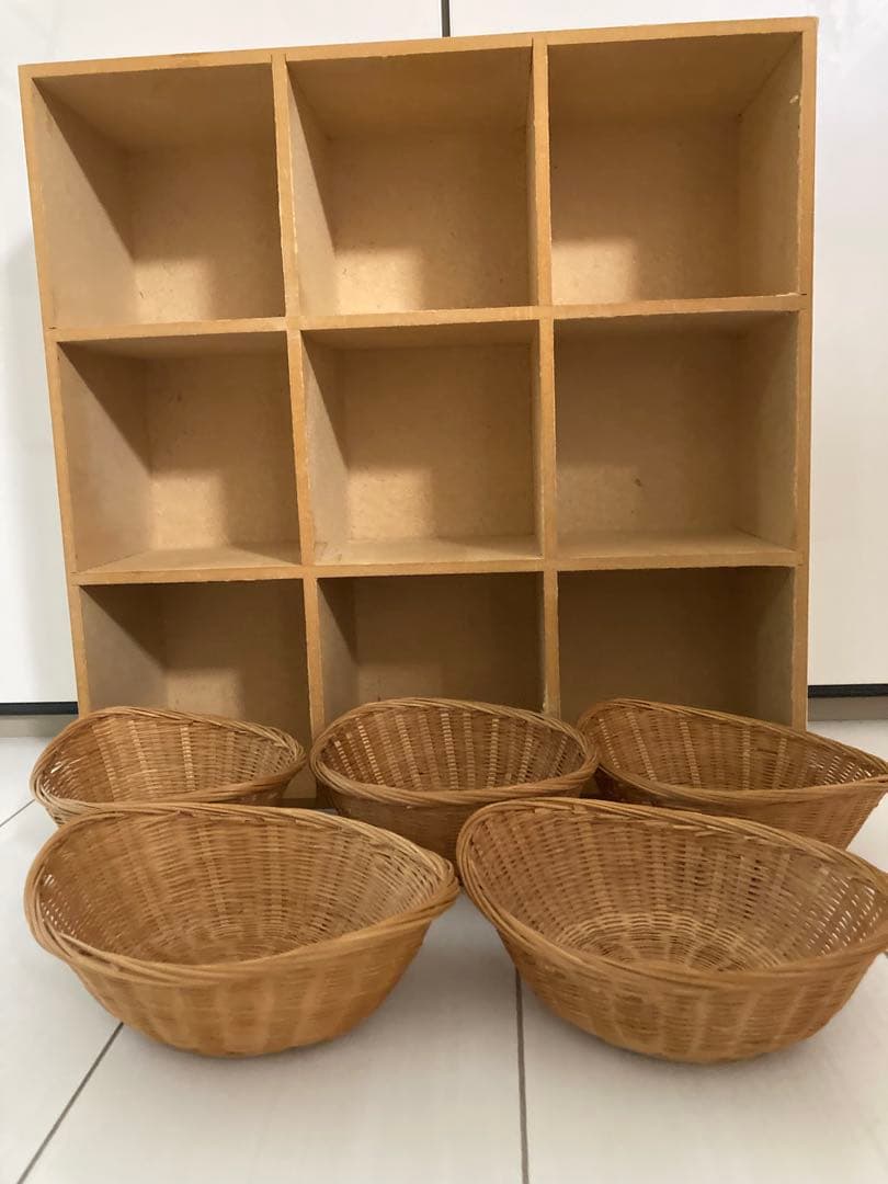 2割お値下げ40年前ブロカント購入ディスプレイラック飾り棚マス目箱柳カゴ5個つき