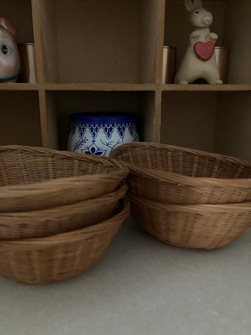 2割お値下げ40年前ブロカント購入ディスプレイラック飾り棚マス目箱柳カゴ5個つき