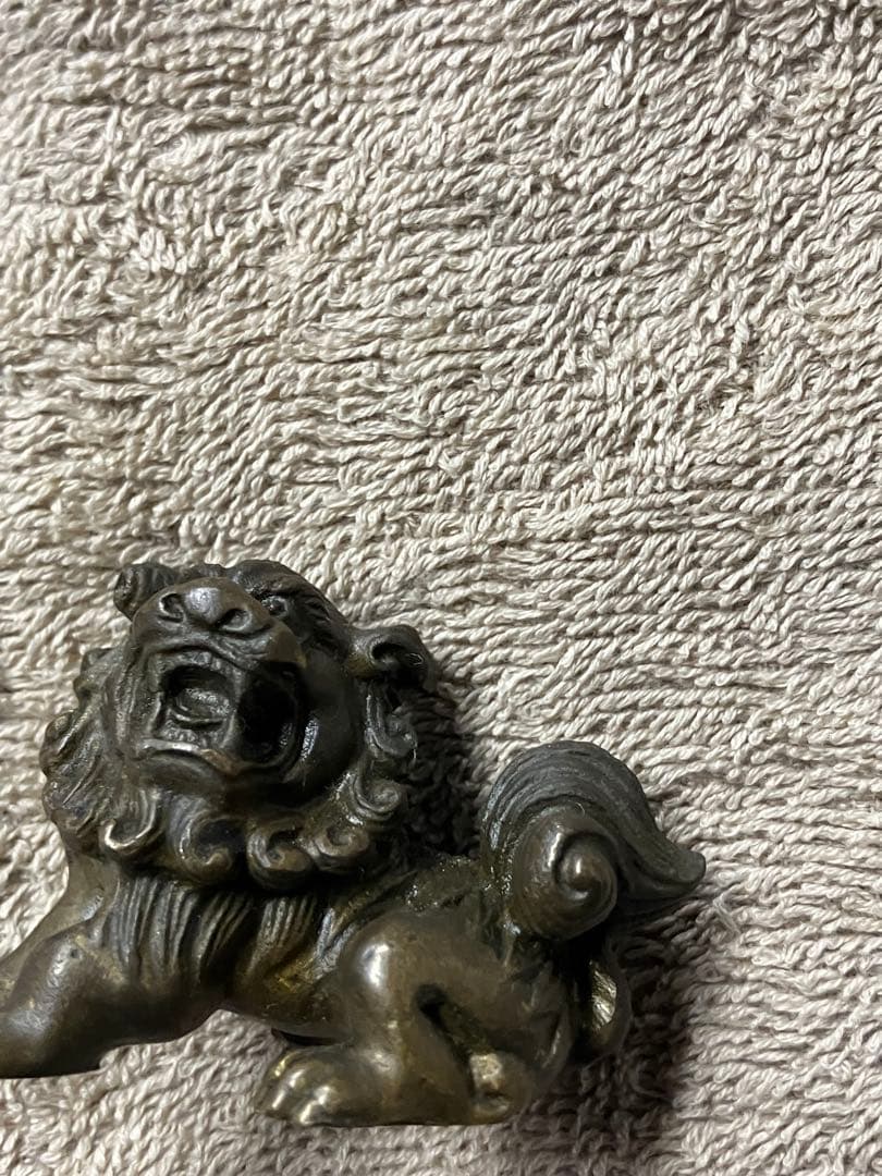 金属製 獅子像 木製台座付き　真鍮製