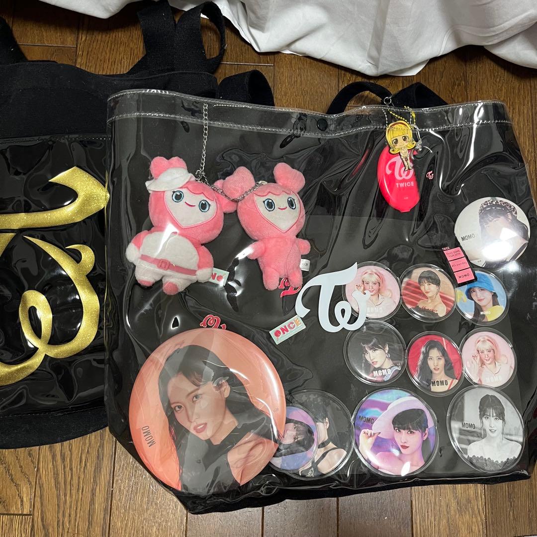 TWICE 痛バ　缶バッジ　モモ　モブリー