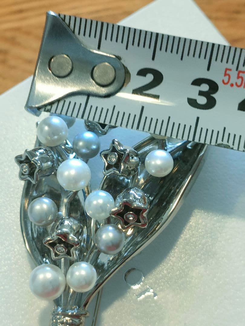 ディオール　ブローチ　Liliy