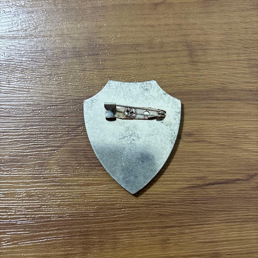 実物 シリア軍 前大統領一族 バッジ 盾型