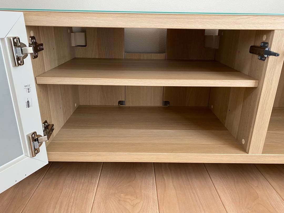 【IKEA】ベストー　テレビ台 ホワイト　ガラス天板付き