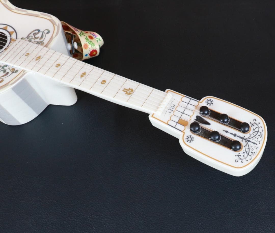 ディズニー　ピクサー　リメンバーミーCOCOギター　ポップコーンバケツ