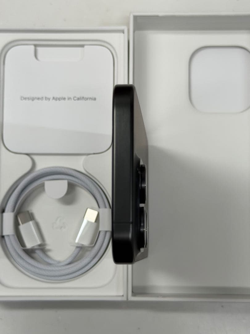 iPhone15Pro 256GB ブラックチタニウム　美品　オマケ多数あり