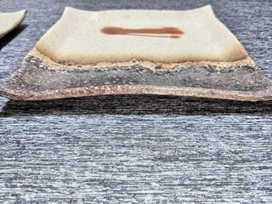 備前焼　おしゃれなデザインの平角皿２枚セット　刺身、その他料理　日本六古窯の1つ