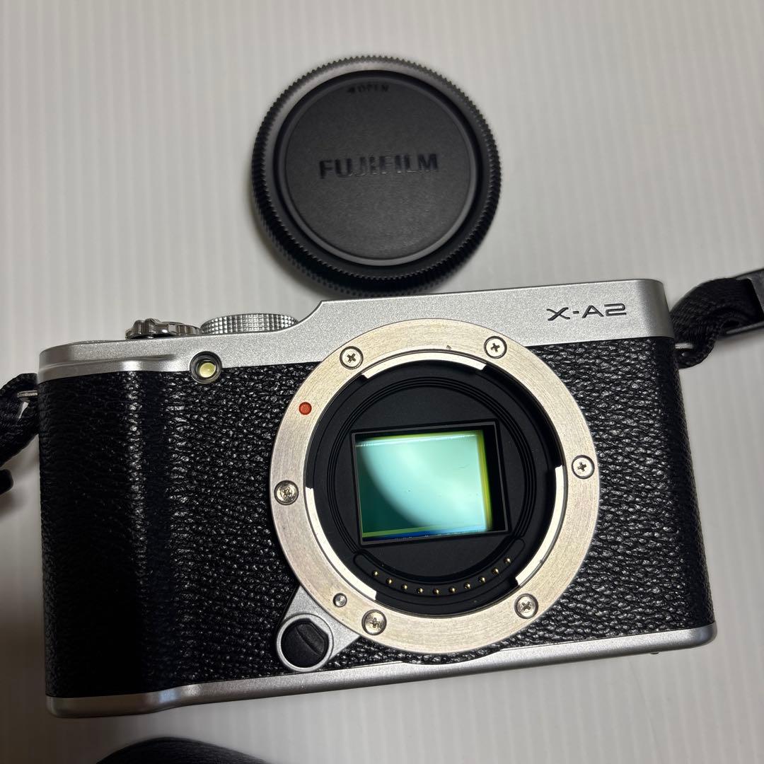 FUJIFILM ミラーレス一眼 X-A2 ダブルズームレンズキット シルバー