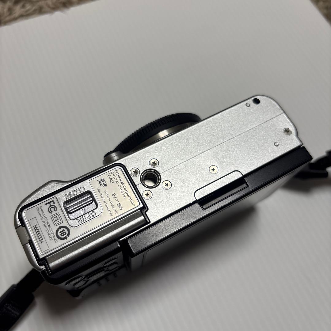 FUJIFILM ミラーレス一眼 X-A2 ダブルズームレンズキット シルバー