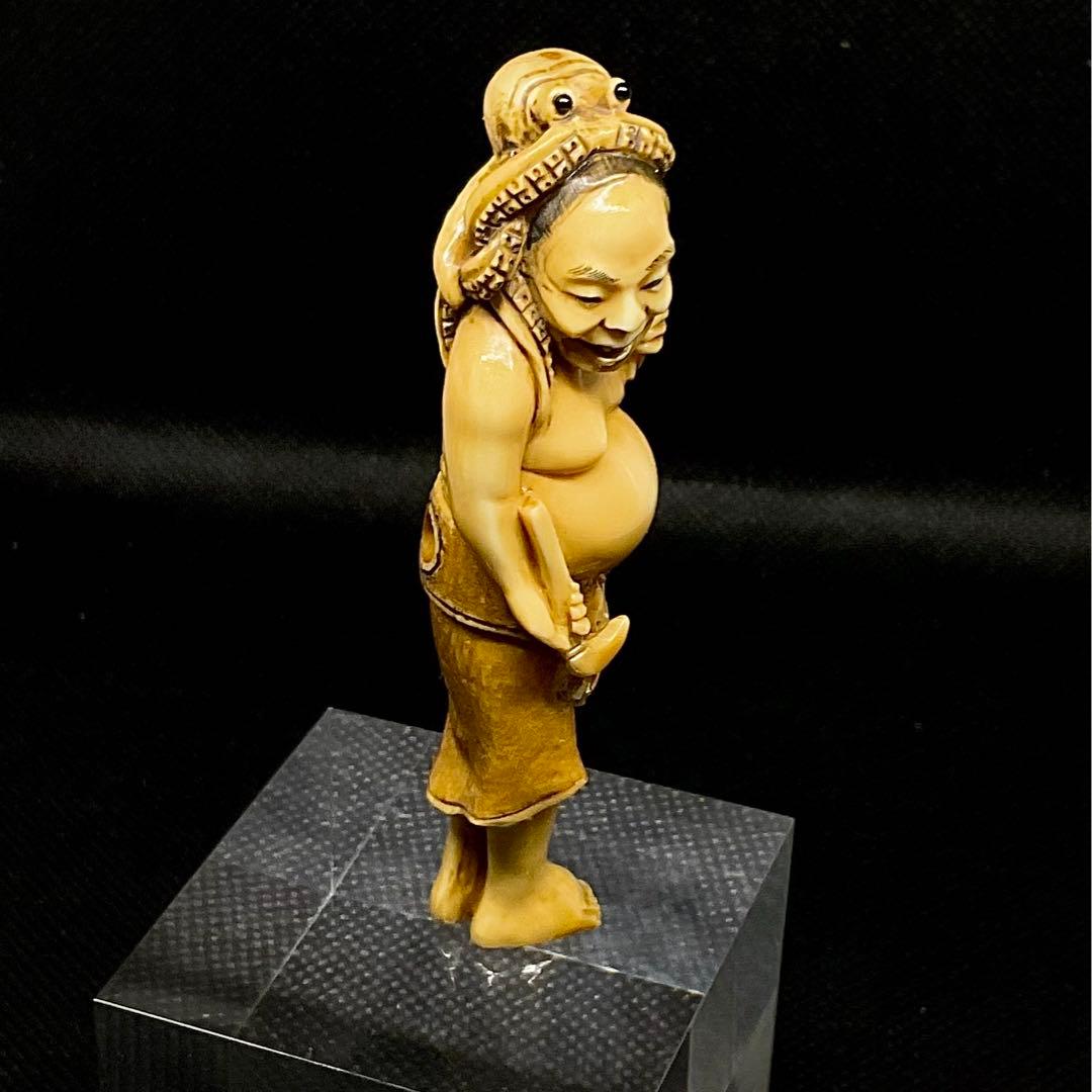 蛸に海女牙彫根付　箱付