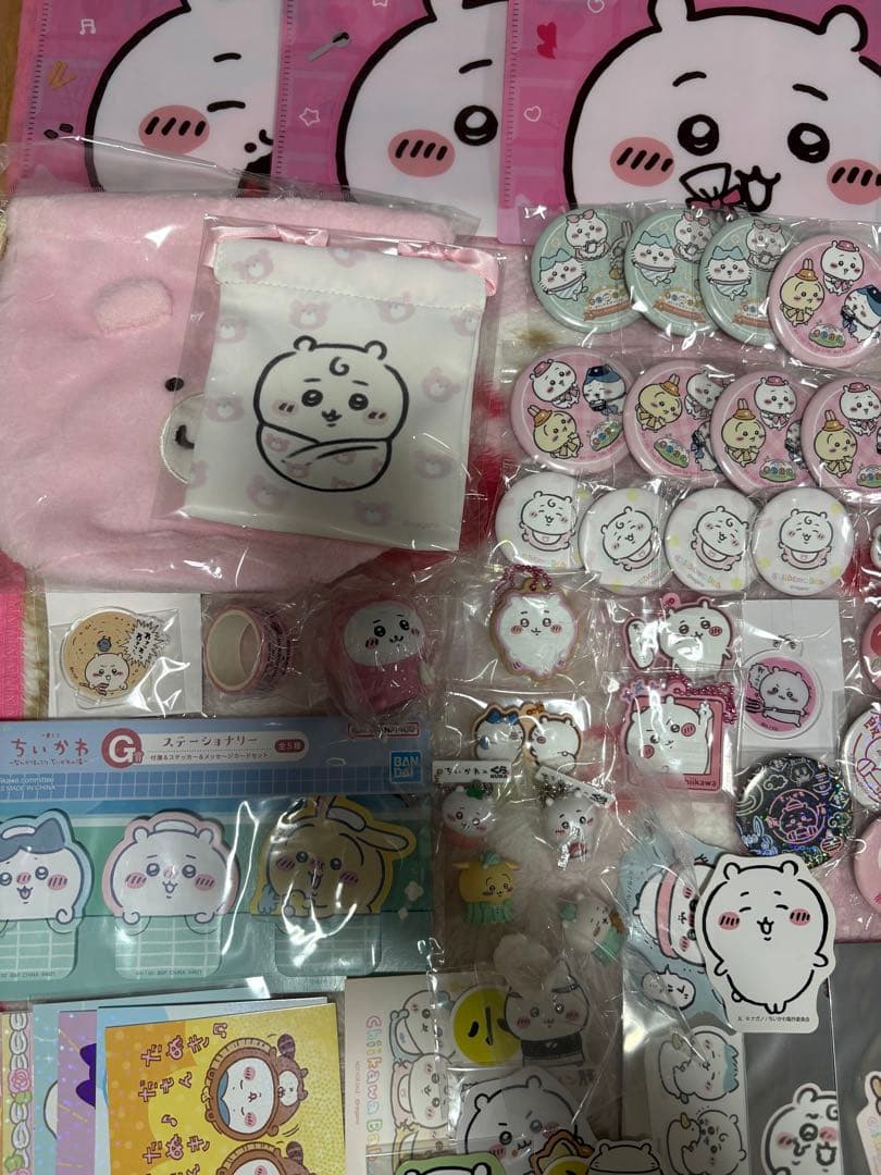 ちいかわ グッズ まとめ売り 缶バッジ カード ステッカー タオル くら寿司