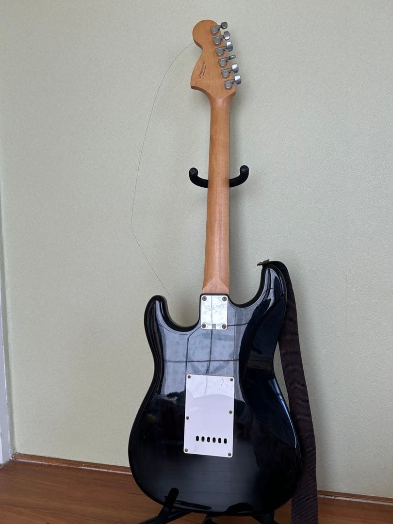 Squier ストラトキャスター ブラック 6弦