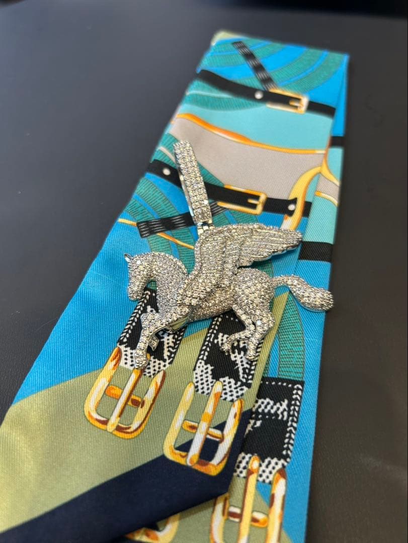 ￼ペガサスモチーフペンダントトップ　チャーム✖️スカーフ