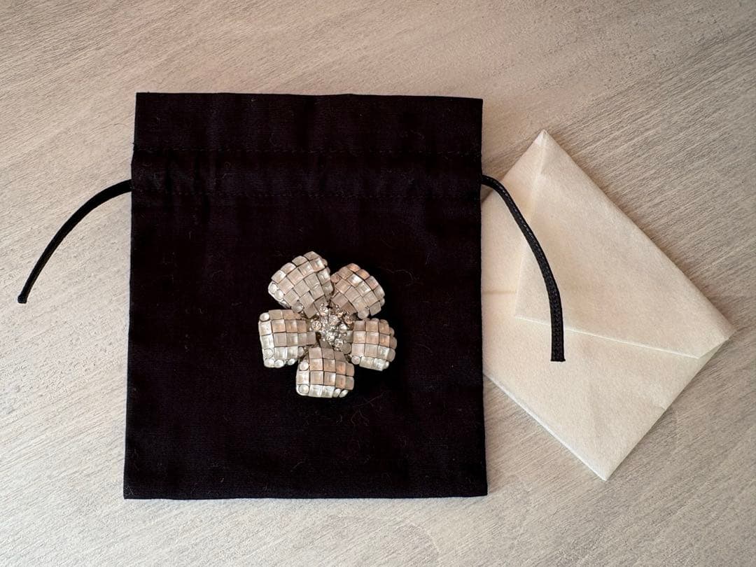 FOXEY フォクシー お花 ブローチ ホワイト 美品 袋付き