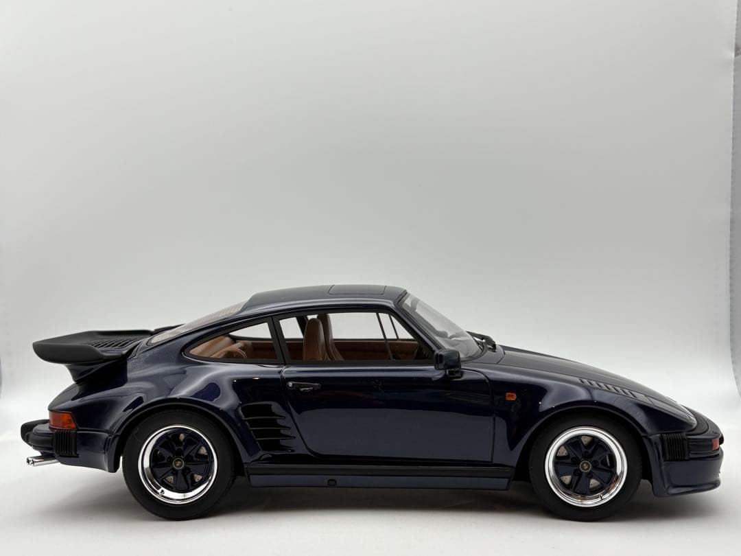 ミニカー Porsche930Turbo Slant Nose896/1000 1/18