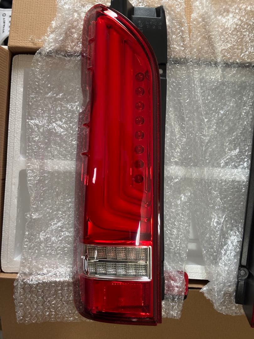 Valenti LEDテールランプ TYPE 3 ハイエース200系