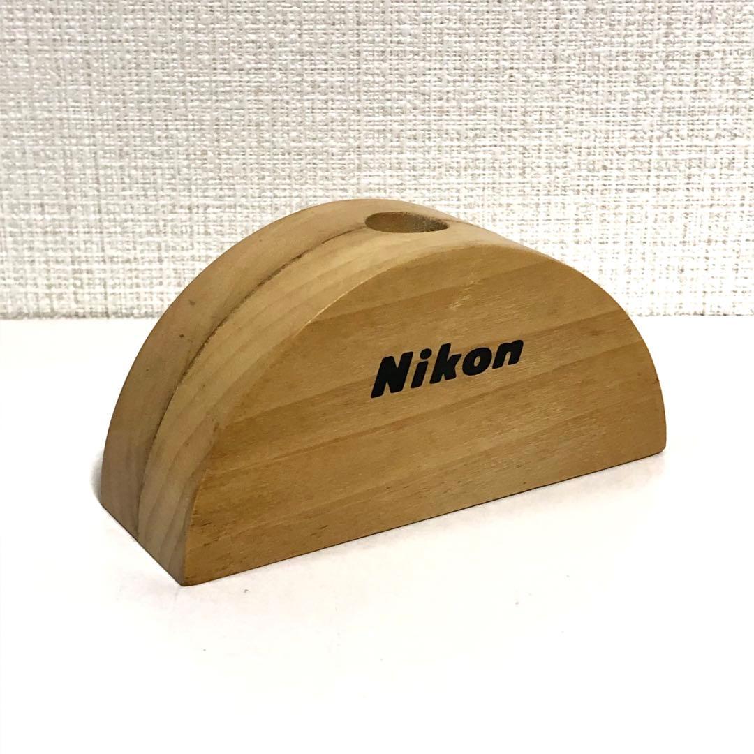 年代物　ヴィンテージ　ニコン　nikon オブジェ　木製　ロゴ　スタンド　非売品