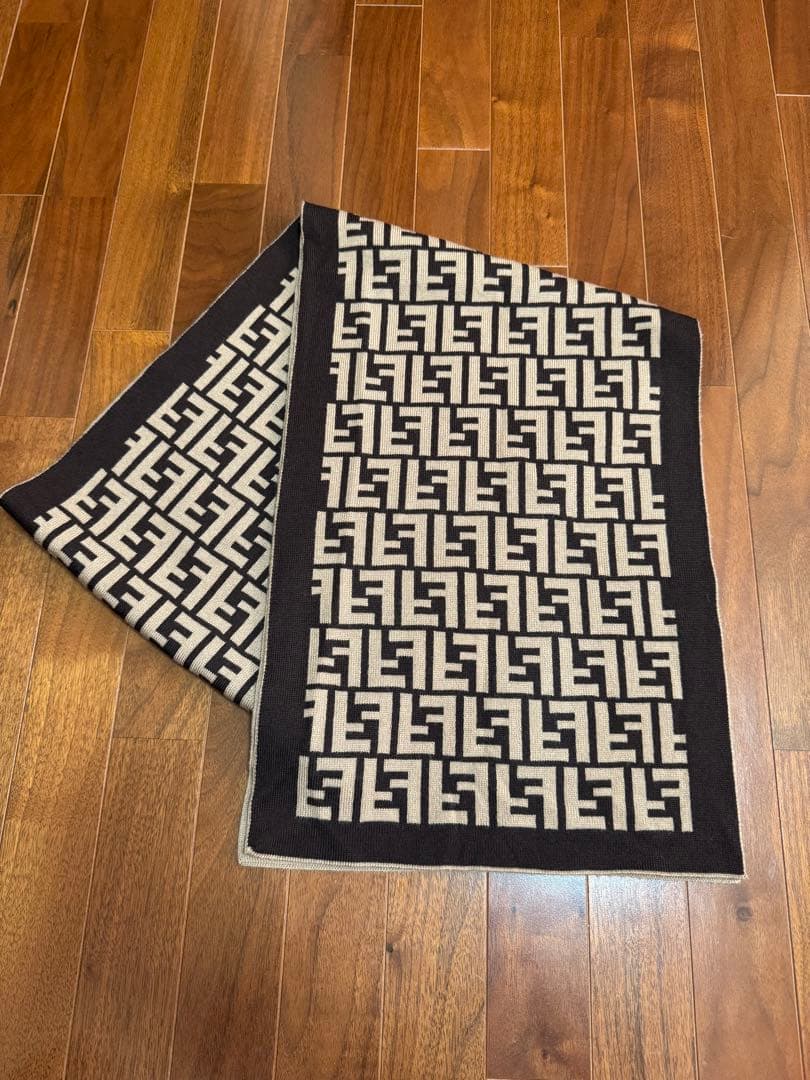 FENDI フェンディ ロゴマフラー