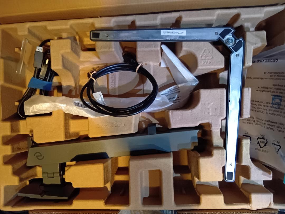 PHILIPS EVNIA ゲーミングモニター 　24.5インチ　240Hz