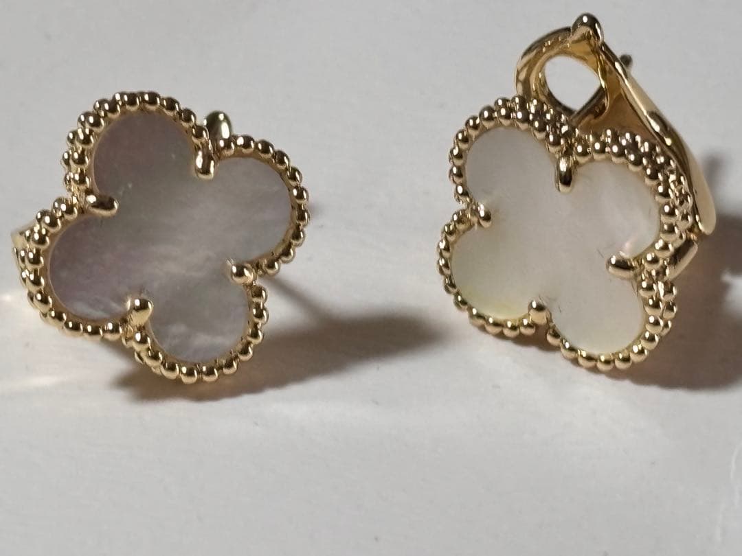 ゴールドトーン 四つ葉のクローバー ピアス