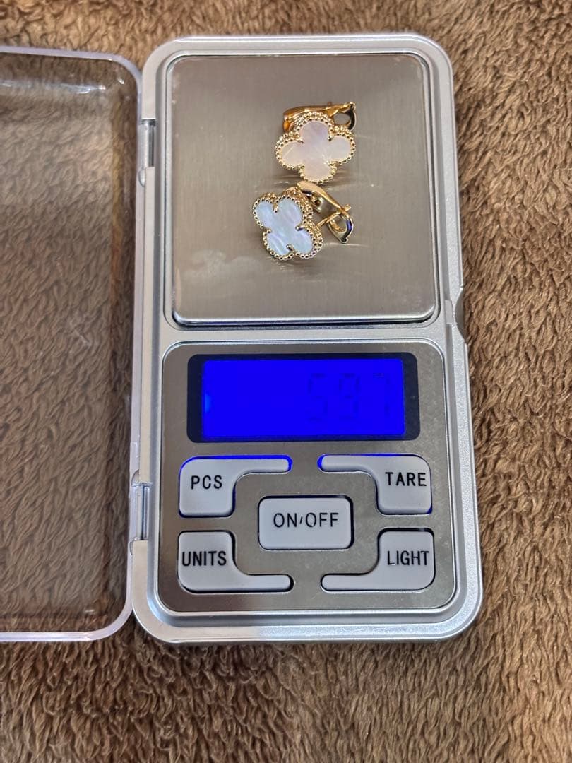 ゴールドトーン 四つ葉のクローバー ピアス