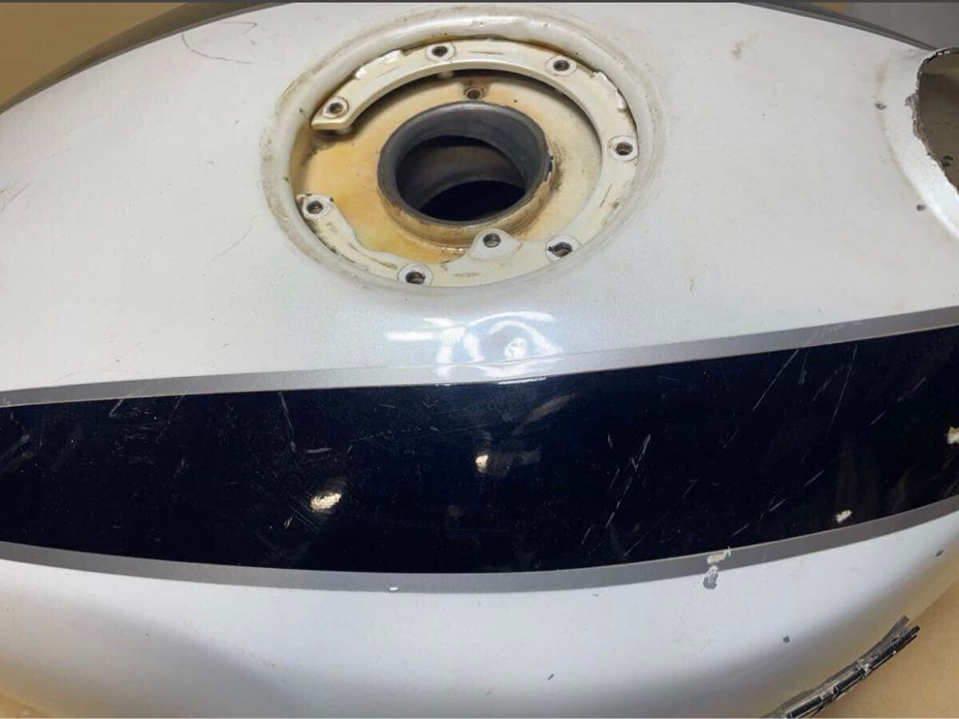 ゼファー400 タンク　ゼファー　タンク　大きな凹みなし内部サビなし