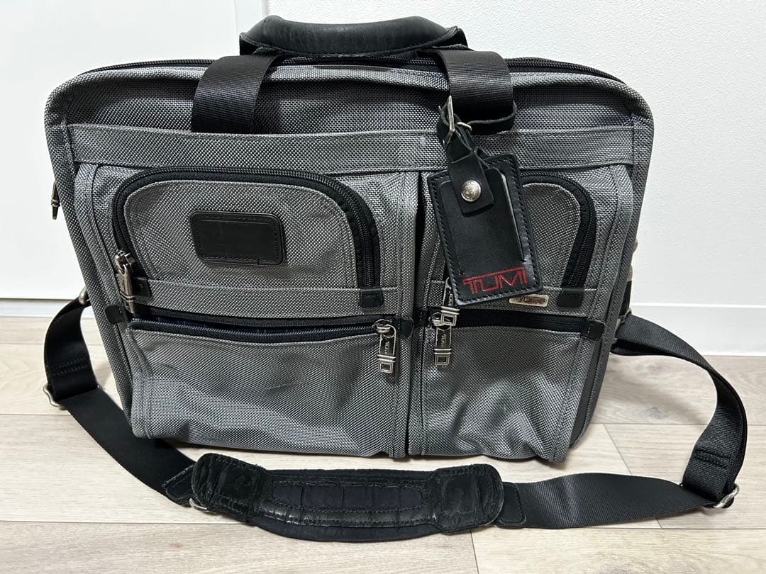 【セール❣️】トゥミ　TUMI　ビジネスバッグ　2way　限定色グレー 2層式
