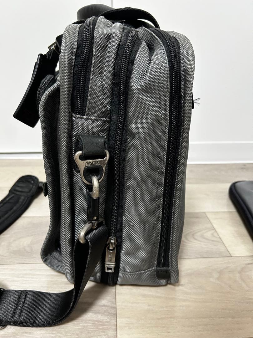 【セール❣️】トゥミ　TUMI　ビジネスバッグ　2way　限定色グレー 2層式
