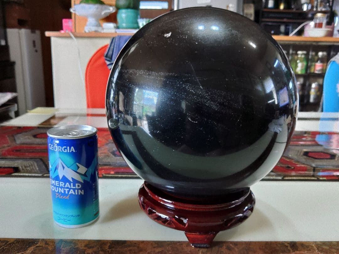 ブラックストーン　自然石　まん丸石　かわいい黒石　漆黒の岩石　ピカピカ黒丸石