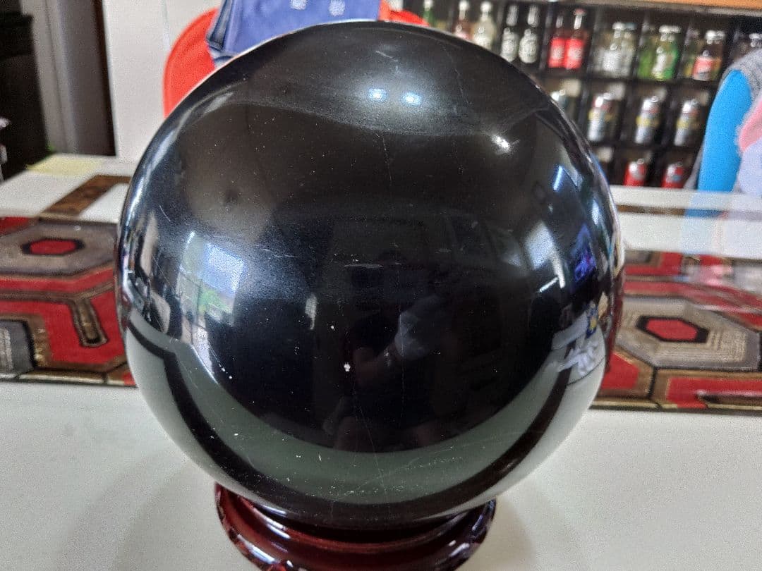 ブラックストーン　自然石　まん丸石　かわいい黒石　漆黒の岩石　ピカピカ黒丸石