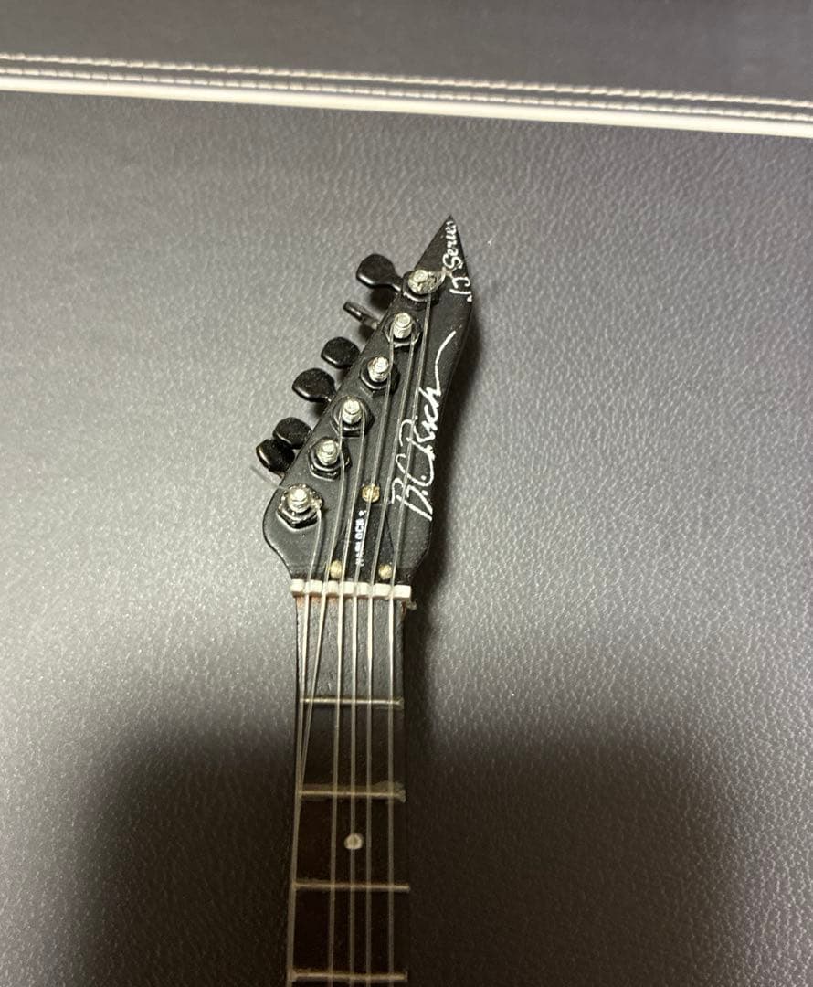 STRANGER THINGS Eddie’s Guitar