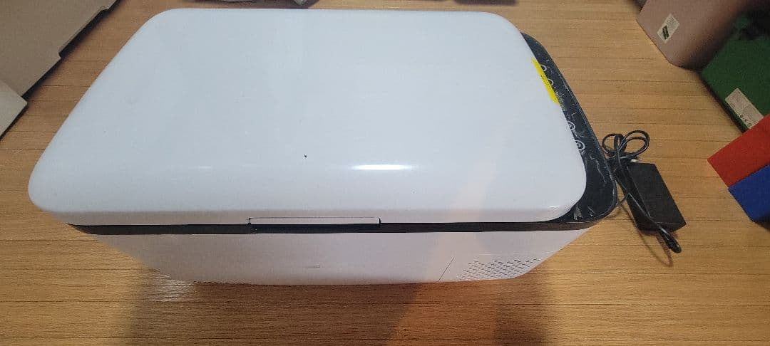 シガー電源付き！ポータブル冷蔵庫　YINO life