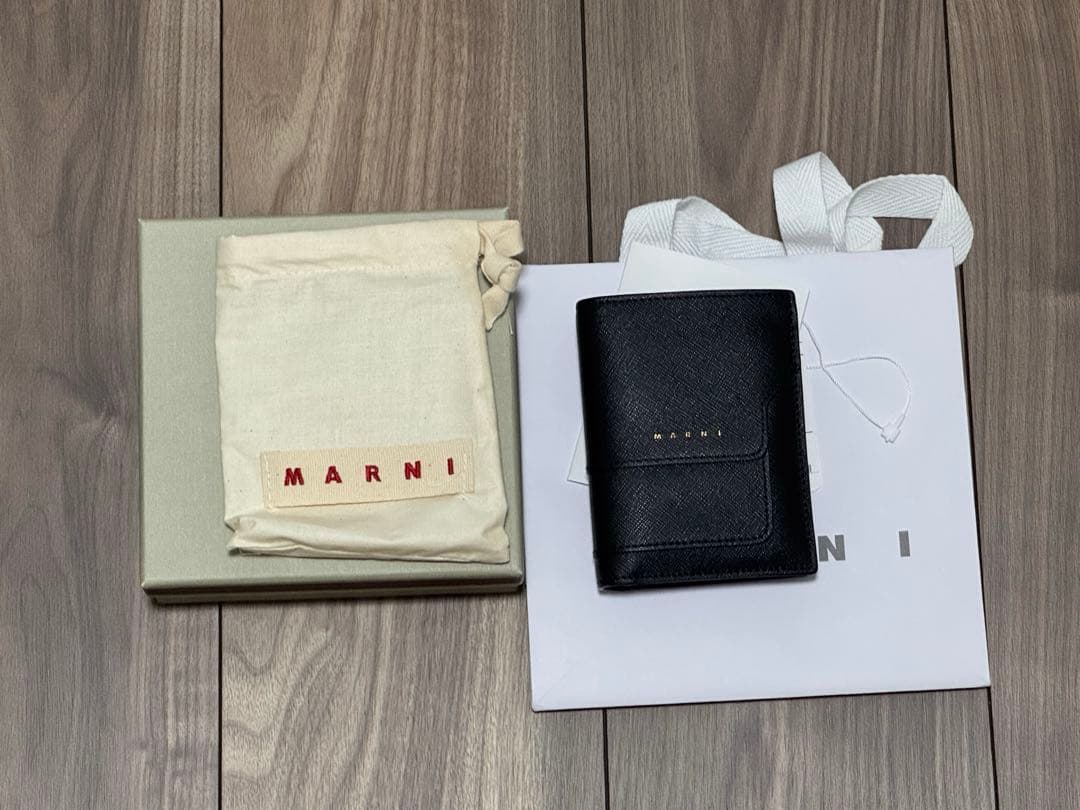 MARNI 2つ折り財布