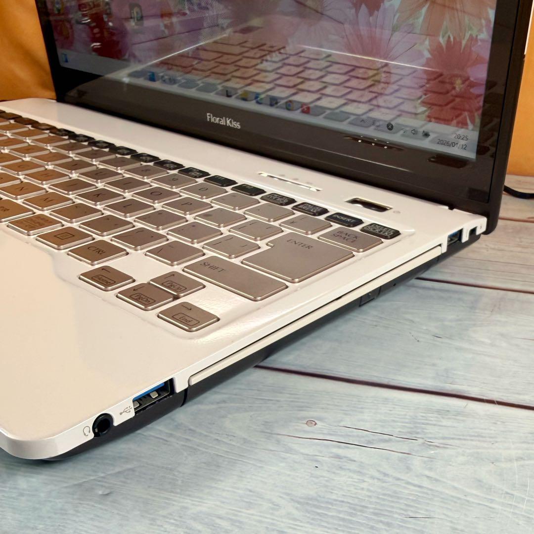 Floral Kiss❤️薄型コンパクトノートPC❤️Corei5❤️メモリ8GB